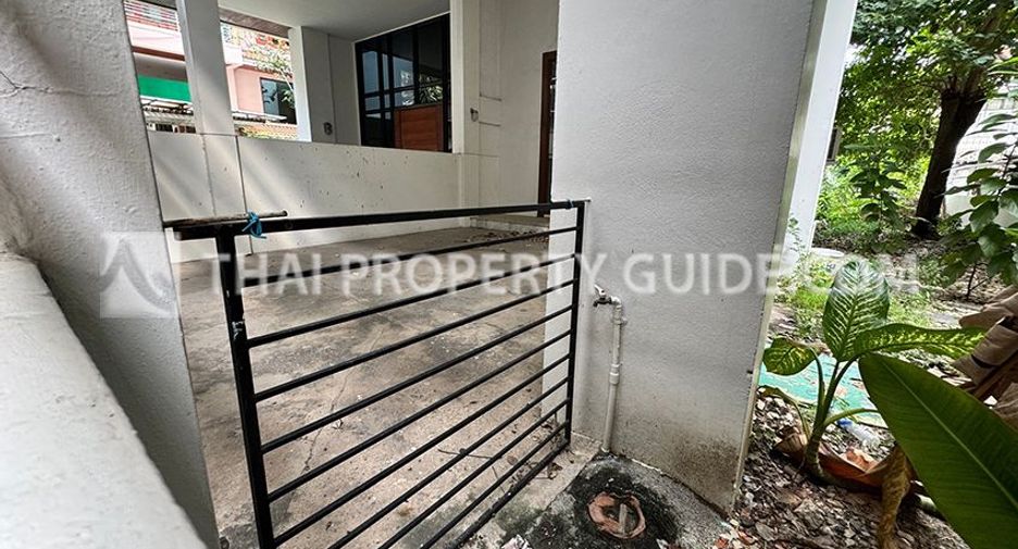 For rent 5 ベッドルーム townhouse in Bang Khen, Bangkok