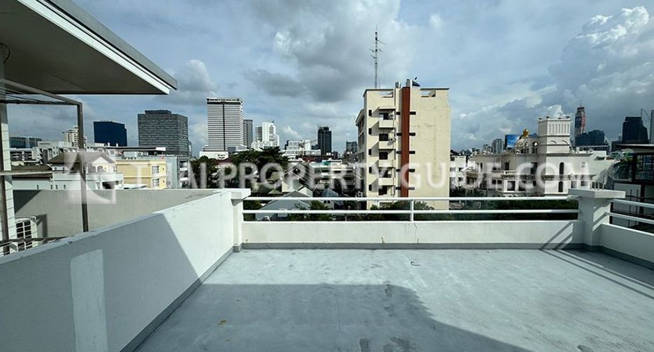For rent 5 ベッドルーム townhouse in Bang Khen, Bangkok