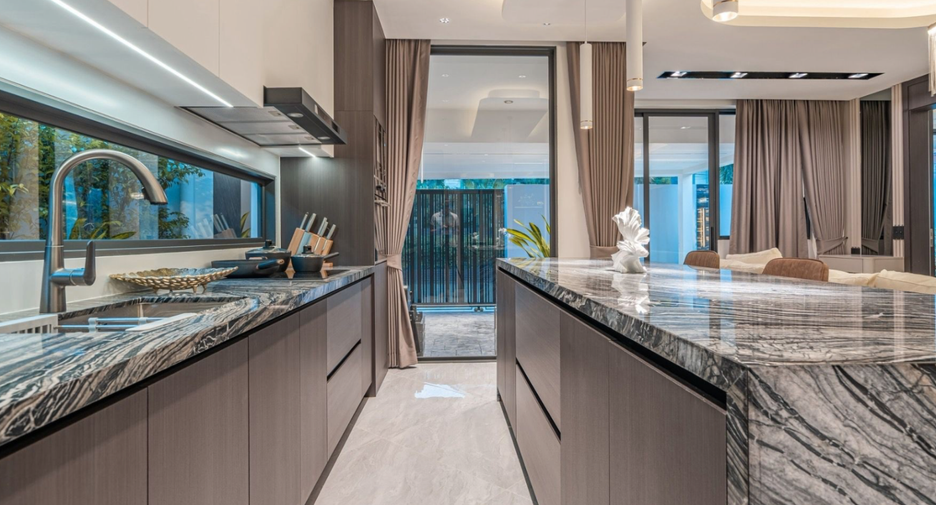 For sale 4 bedrooms villa in Bang Lamung, Chonburi