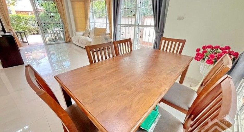For rent 3 bedrooms house in Mueang Chon Buri, Chonburi