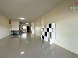 For rent そして for sale 3 Beds retail Space in Mueang Nakhon Ratchasima, Nakhon Ratchasima