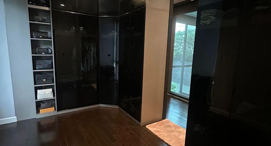 For rent 4 bedrooms house in Saphan Sung, Bangkok