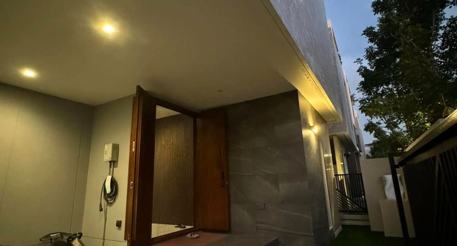 For rent 4 bedrooms house in Saphan Sung, Bangkok