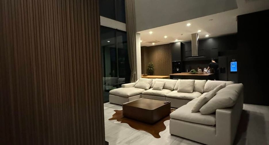 For rent 4 bedrooms house in Saphan Sung, Bangkok