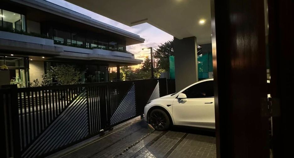 For rent 4 bedrooms house in Saphan Sung, Bangkok
