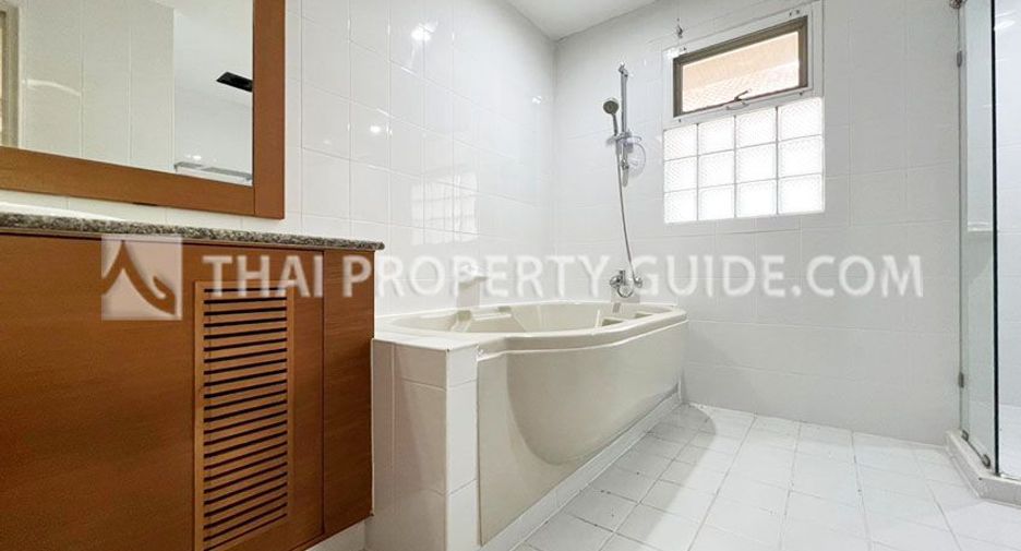 For rent 4 bedrooms house in Pak Kret, Nonthaburi