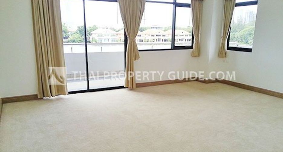 For rent 4 bedrooms condo in Pak Kret, Nonthaburi