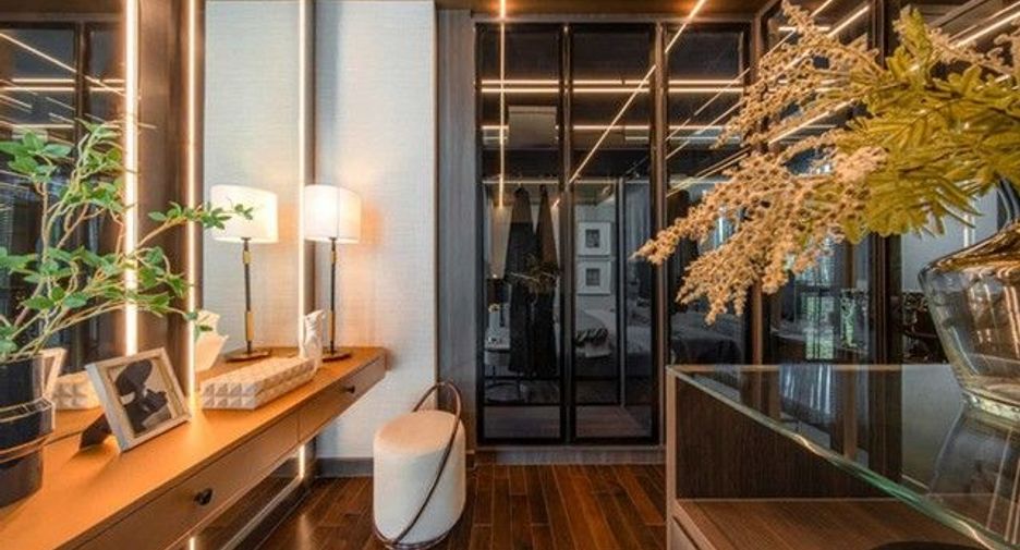 For sale 5 bedrooms house in Saphan Sung, Bangkok