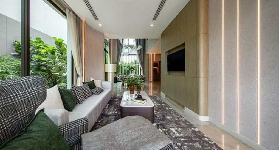 For sale 5 bedrooms house in Saphan Sung, Bangkok