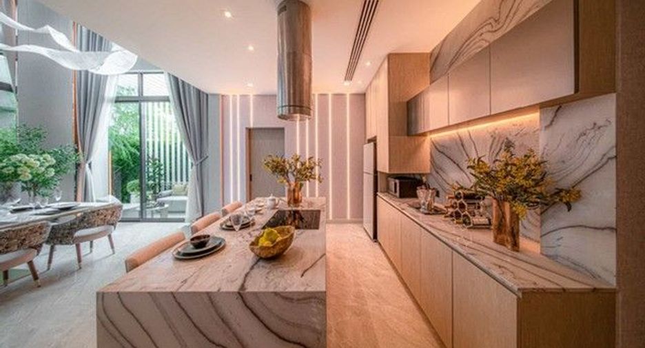 For sale 5 bedrooms house in Saphan Sung, Bangkok