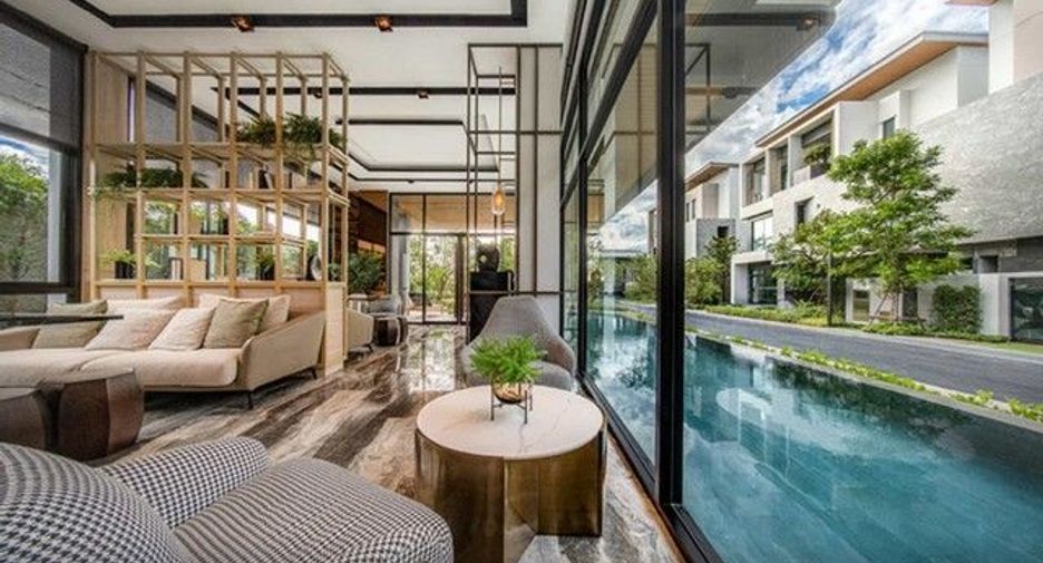 For sale 5 bedrooms house in Saphan Sung, Bangkok