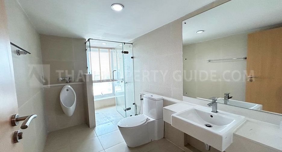 For rent 4 bedrooms condo in Khlong Toei, Bangkok