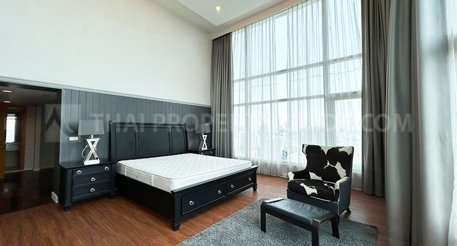 For rent 4 bedrooms condo in Khlong Toei, Bangkok