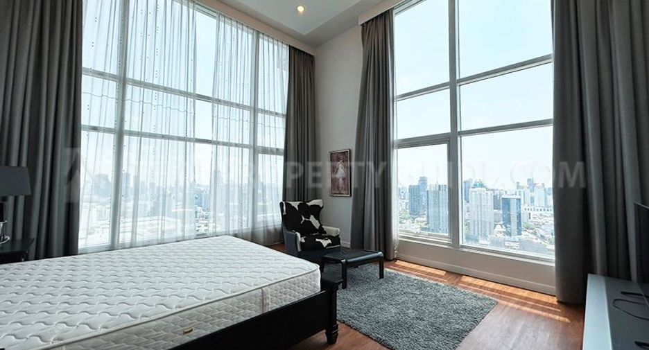 For rent 4 bedrooms condo in Khlong Toei, Bangkok
