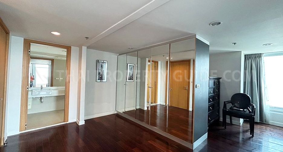 For rent 4 bedrooms condo in Khlong Toei, Bangkok