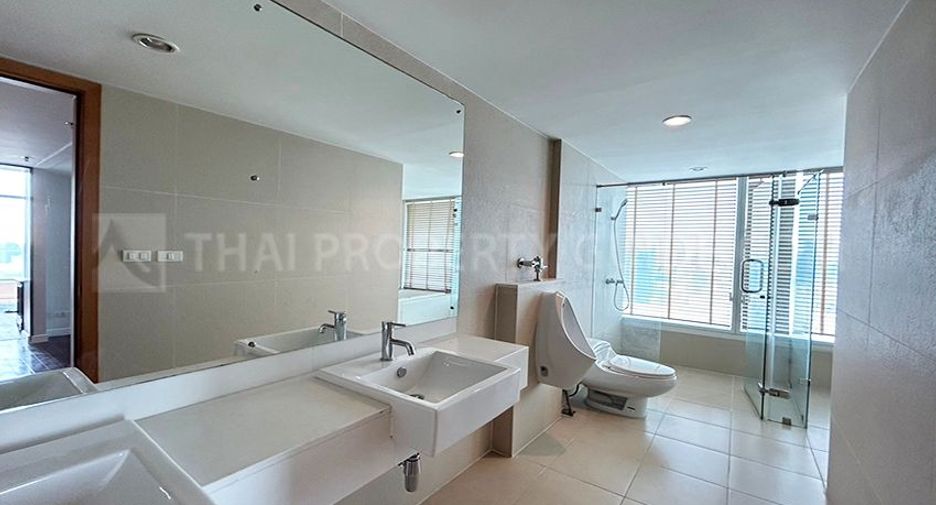 For rent 4 bedrooms condo in Khlong Toei, Bangkok