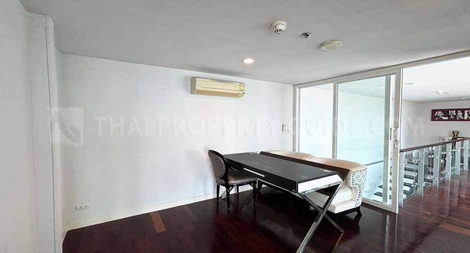 For rent 4 bedrooms condo in Khlong Toei, Bangkok