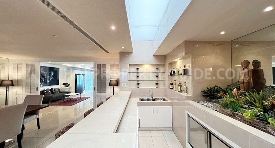 For rent 4 bedrooms condo in Watthana, Bangkok