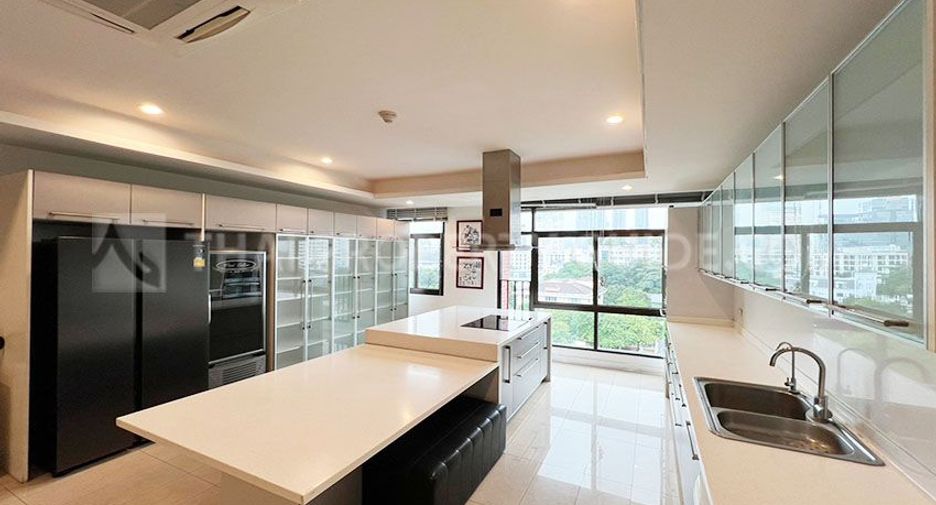 For rent 4 bedrooms condo in Watthana, Bangkok