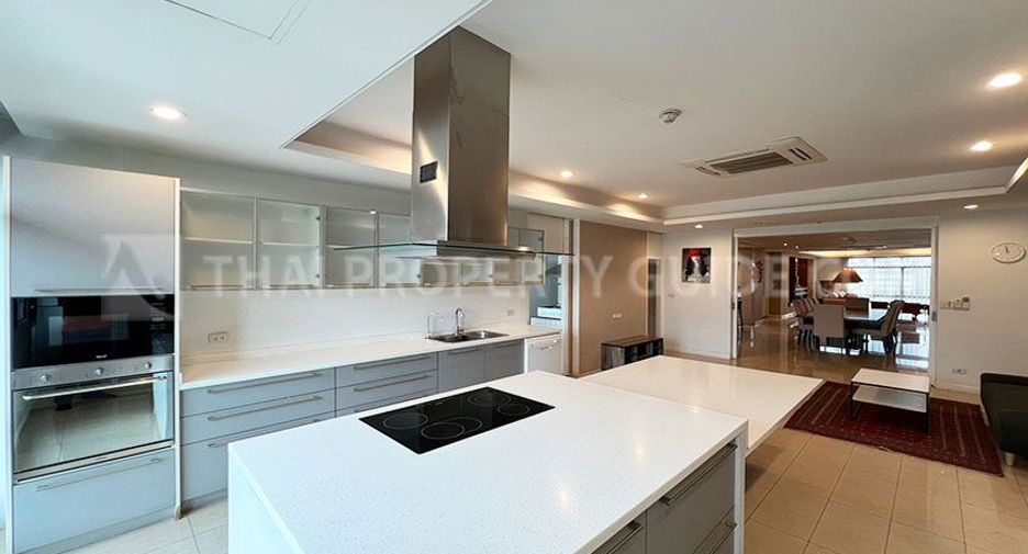 For rent 4 bedrooms condo in Watthana, Bangkok