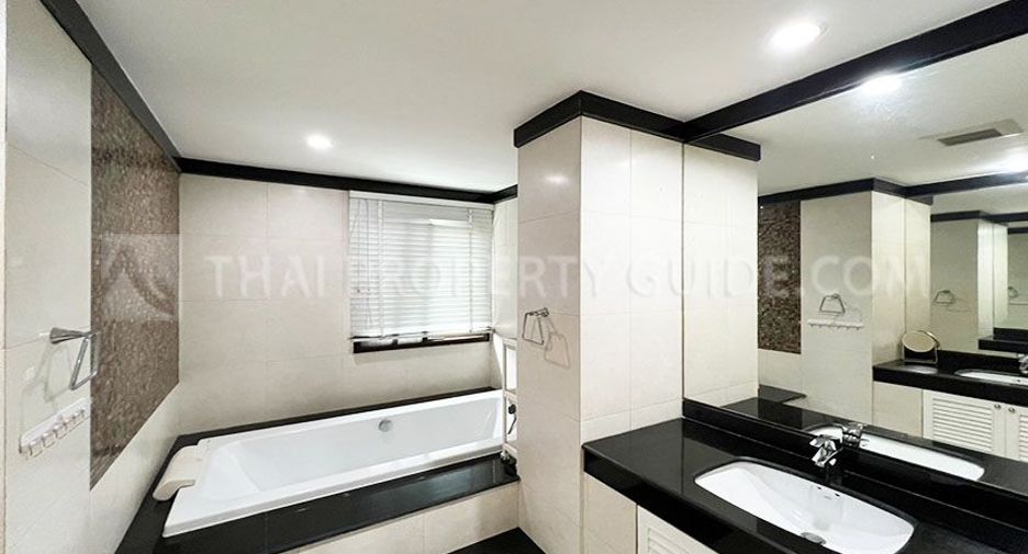 For rent 4 bedrooms condo in Watthana, Bangkok