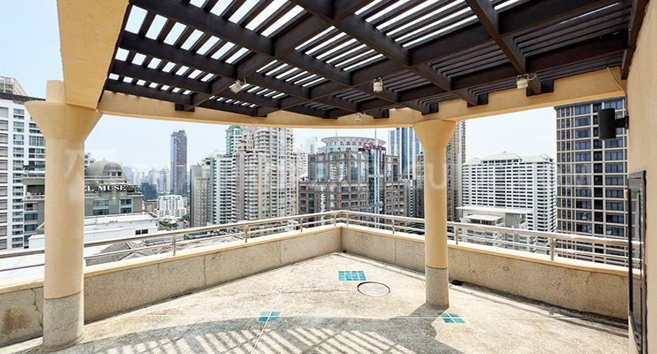 For rent 4 bedrooms condo in Pathum Wan, Bangkok