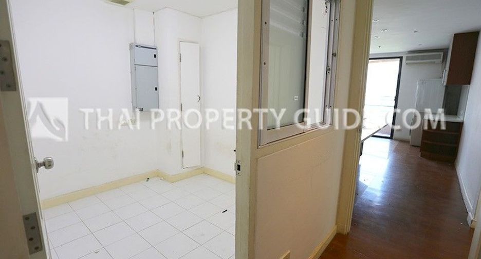 For rent 4 bedrooms condo in Pathum Wan, Bangkok