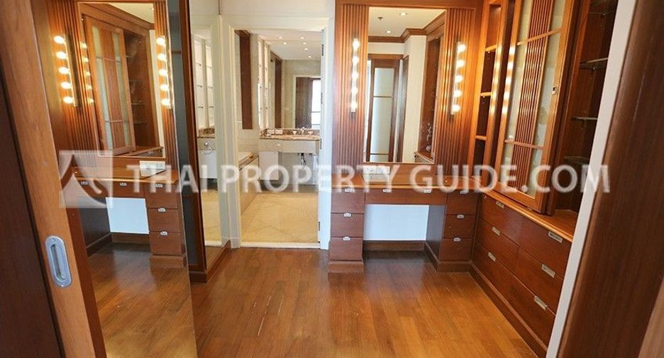 For rent 4 bedrooms condo in Pathum Wan, Bangkok