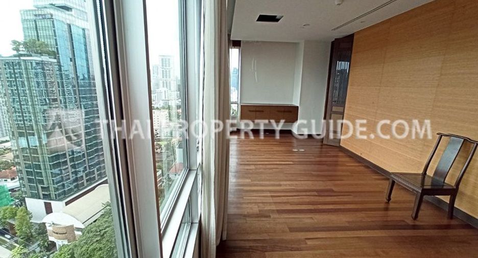 For rent 4 bedrooms condo in Watthana, Bangkok