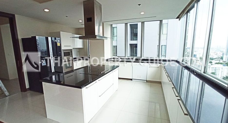 For rent 4 bedrooms condo in Watthana, Bangkok