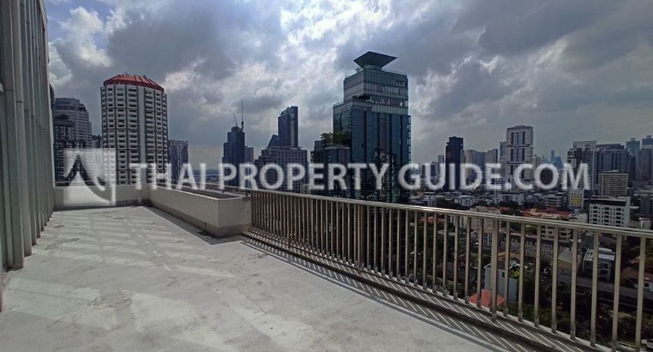 For rent 4 bedrooms condo in Watthana, Bangkok
