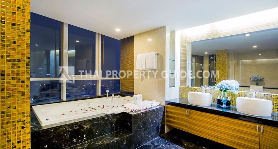 Condo en alquiler de 4 habitaciones en Pathum Wan, Bangkok