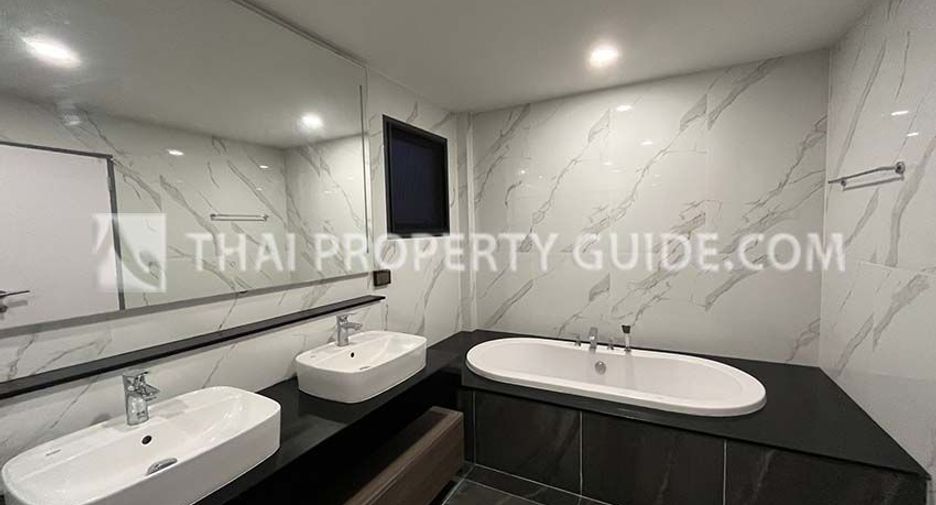 For rent 4 bedrooms house in Bang Phli, Samut Prakan