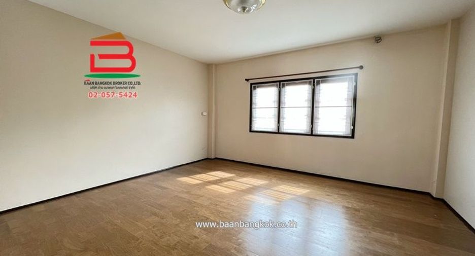 Haus zur Miete mit 4 Zimmer in Lam Luk Ka, Pathum Thani