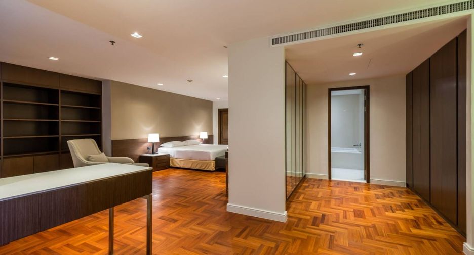 For rent 4 bedrooms condo in Khlong Toei, Bangkok