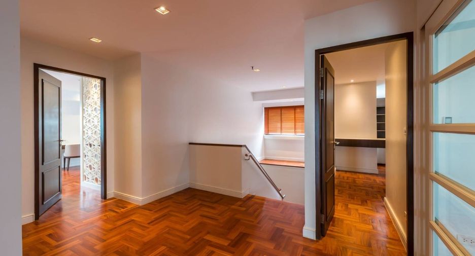 For rent 4 bedrooms condo in Khlong Toei, Bangkok