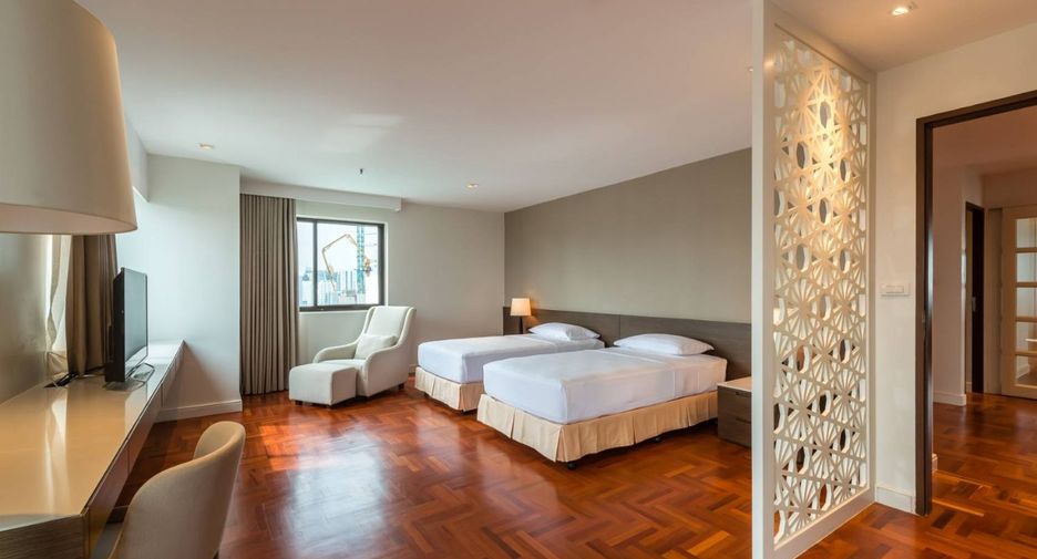For rent 4 bedrooms condo in Khlong Toei, Bangkok