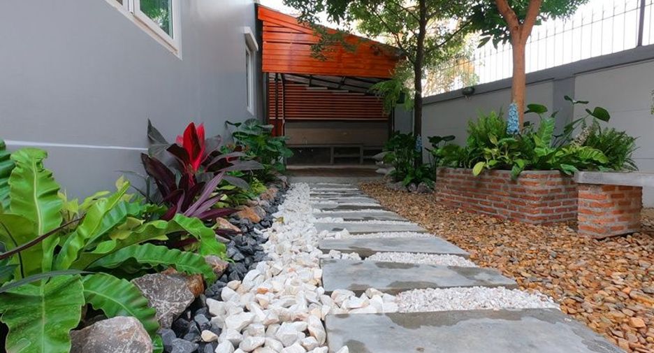 For sale 4 bedrooms house in Mueang Samut Sakhon, Samut Sakhon