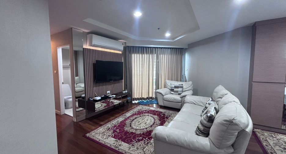 For rent 2 bed condo in Huai Khwang, Bangkok
