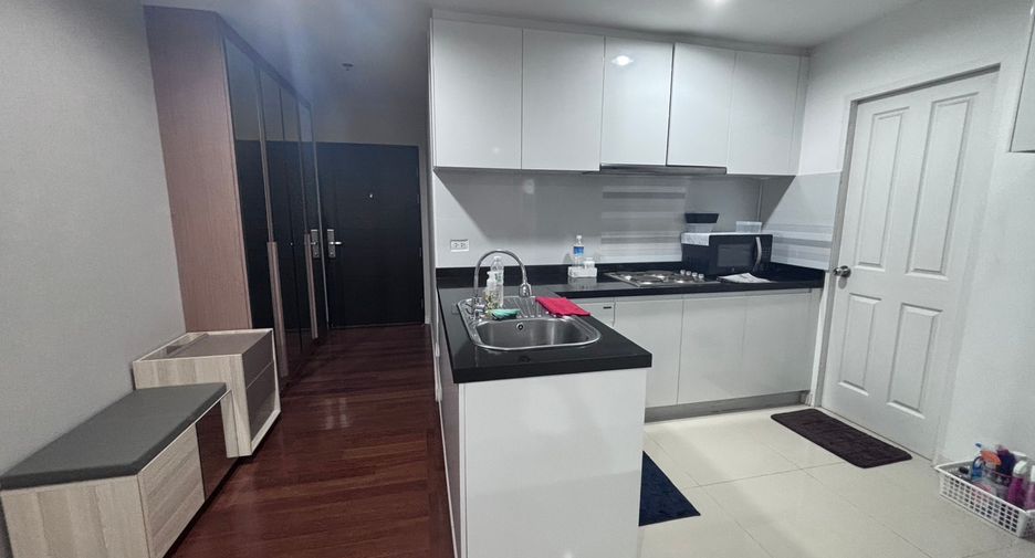 For rent 2 bed condo in Huai Khwang, Bangkok