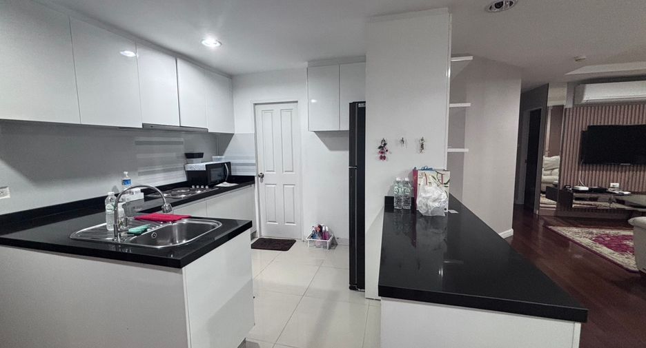 For rent 2 bed condo in Huai Khwang, Bangkok