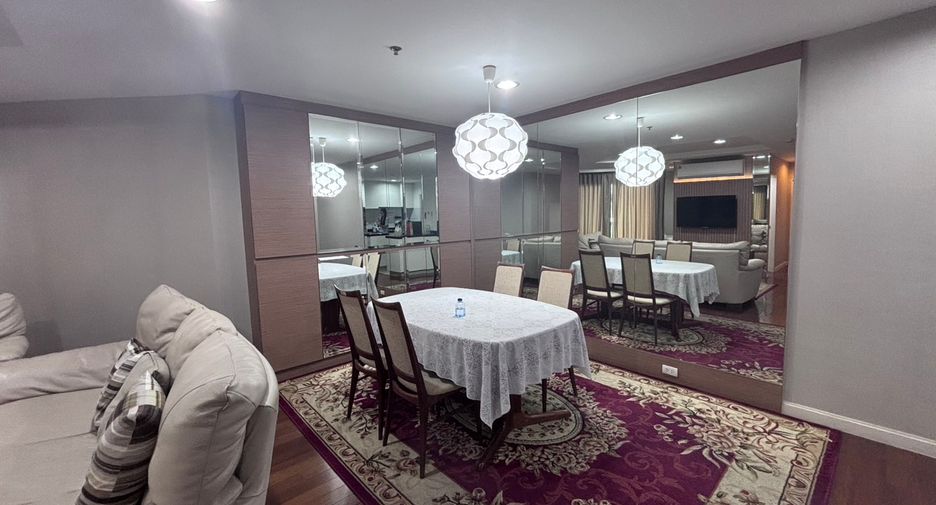 For rent 2 bed condo in Huai Khwang, Bangkok
