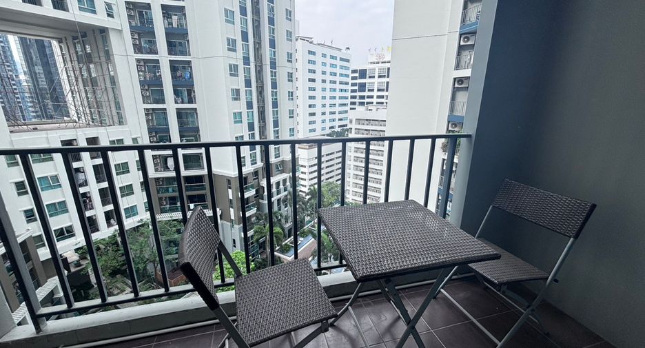 For rent 2 bed condo in Huai Khwang, Bangkok
