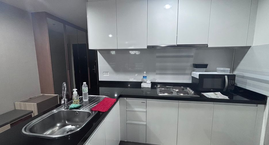 For rent 2 bed condo in Huai Khwang, Bangkok