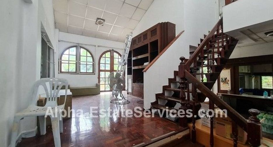 For sale 7 bedrooms house in Din Daeng, Bangkok