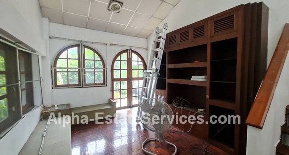 For sale 7 bedrooms house in Din Daeng, Bangkok