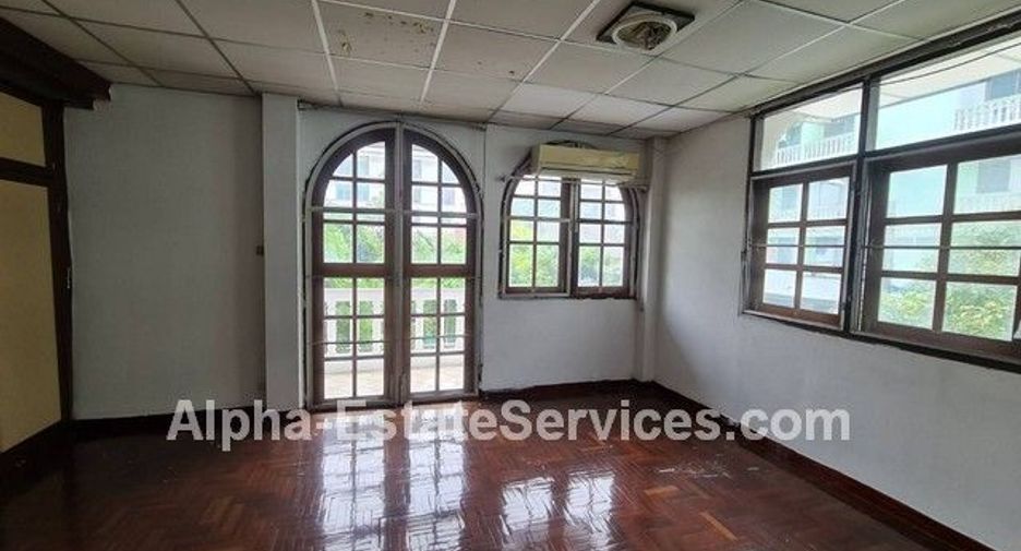For sale 7 bedrooms house in Din Daeng, Bangkok