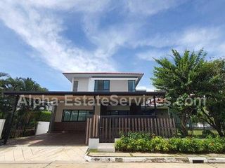 Haus zum Kauf mit 4 Zimmer in Bang Khun Thian, Bangkok