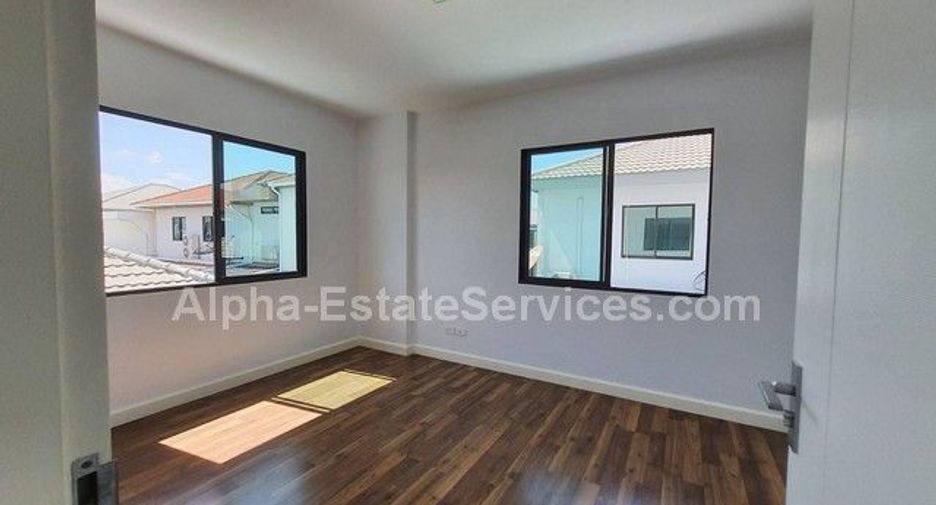For sale 4 bedrooms house in Bang Khun Thian, Bangkok
