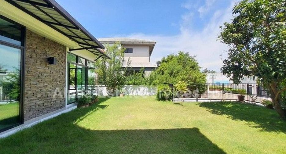 For sale 4 bedrooms house in Bang Khun Thian, Bangkok